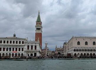 Venezia pezzi di cemento cadono dal campanile di San Marco avviati accertamenti