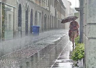 Ancora maltempo e nubifragi ma il sole tornera nel weekend previsioni meteo di oggi