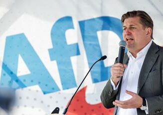 Germania frase sulle SS Afd vieta eventi pubblici al candidato di punta