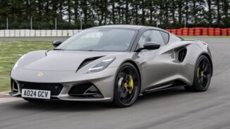 Lotus Emira diventa un 4 cilindri