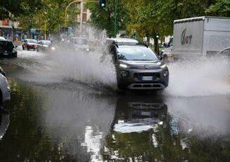 Maltempo a Milano tanta pioggia e allagamenti crescono livelli Seveso e Lambro