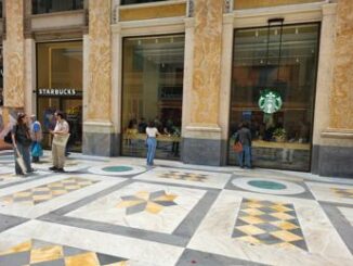 Napoli arriva Starbucks con 30 nuovi posti di lavoro citta accoglie secondo store in Campania