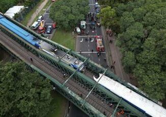 Scontro tra treni almeno 60 feriti a Buenos Aires