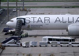 Turbolenza in volo scatena linferno cosa e successo sul volo della Singapore Airlines