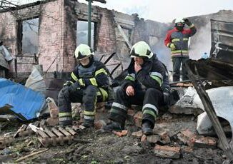 Ucraina Russia notte di attacchi a Kharkiv Abbattuti decine di droni