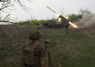 Ucraina attacco Russia funziona Kiev cambia comandante Kharkiv