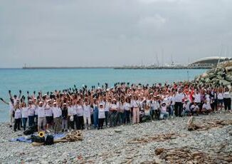 AXA Italia oltre 1000 collaboratori coinvolti in attivita educational e di pulizia delle spiagge durante lAXA Week for Good 2024 per celebrare limportanza del mare e della biodiversita