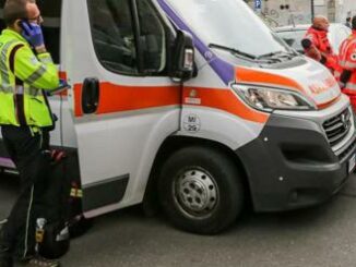 Camion perde ruota in autostrada auto colpita muore una donna