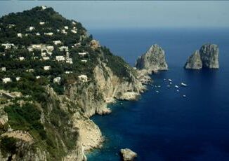 Capri ancora senza acqua stop del sindaco ai turisti