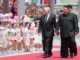 Fiori bimbi e palloncini la festa di Kim per Putin come un vecchio film sovietico