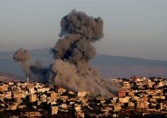 Israele raid nel sud del Libano. Media Enorme riserva armi Hezbollah in aeroporto Beirut