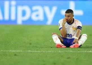 Mbappe e la frattura al naso per ora il capitano della Francia non si opera