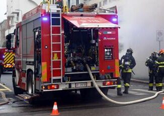 Milano incendio in unabitazione un morto e un ferito