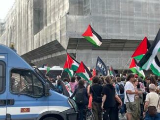 Milano teatro Parenti blindato per conferenza su conflitto a Gaza fuori proteste pro Palestina