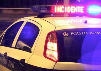 Roma scontro tra 3 auto e uno scooter in via Tiburtina un morto e un ferito