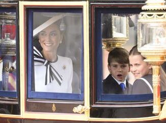 Trooping the colour Iannelli Favo Da Kate messaggio potente di normalita e speranza