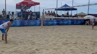 Estate nel beach volley infortuni in difesa e schiacciata 50 a caviglia e ginocchio