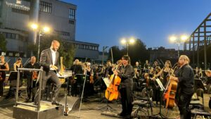 Maestro e Orchestra del Teatro Lirico di Cagliari 1