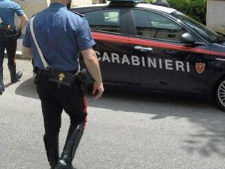 Napoli scavalca muro della caserma e accoltella carabiniere arrestato