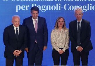 Sono il civile De Luca Meloni invita il governatore sul palco di Bagnoli