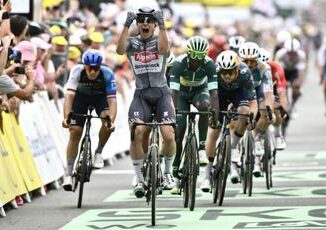 Tour de France Philipsen vince 10a e Pogacar sempre maglia gialla