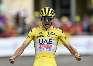 Tour de France Pogacar beffa Vingegaard sul finale della 20esima tappa quinta vittoria