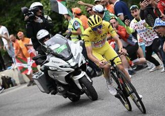 Tour de France oggi tappa 15 con salite per Pogacar orario e diretta tv