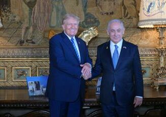 Trump riceve Netanyahu a Mar a Lago Se non vinco si rischia la Terza Guerra Mondiale