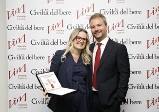 Vino a VinoVip Cortina Civilta del bere consegna a Marina Cvetic il Premio Khail 2024