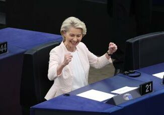 Von der Leyen rieletta grazie ai Verdi 401 si Fratelli dItalia vota contro Noi coerenti