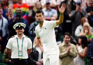 Wimbledon Djokovic batte Rune e litiga col pubblico Video