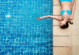 Abbronzatura a rischio se si va in piscina Cosa dice il dermatologo