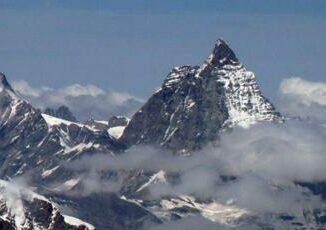 Caduta di mille metri dal Cervino morti due alpinisti