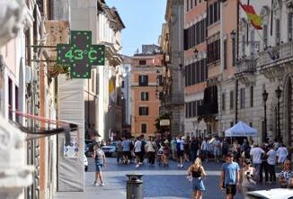 Ferragosto da bollino rosso oggi caldo record in 21 citta domani saranno 16