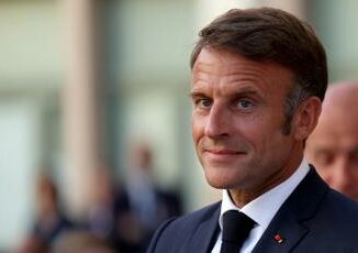 Francia Macron boccia governo Nuovo fronte popolare oggi nuove consultazioni