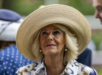 La regina Camilla In vacanza sono una lettrice compulsiva