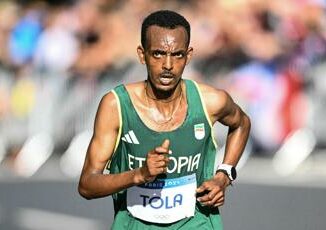 Parigi 2024 etiope Tola oro nella maratona maschile