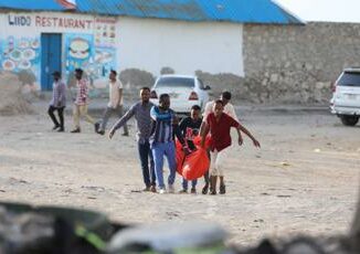 Somalia attentato su spiaggia di Mogadiscio almeno 15 morti