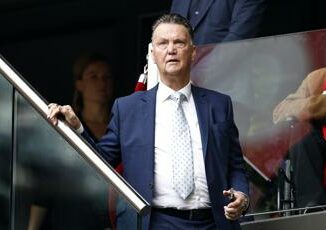 Tumori alla prostata lallenatore Van Gaal da paziente a testimonial prevenzione