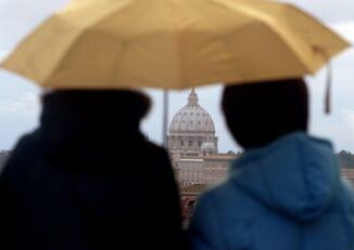 Allerta meteo a Roma forti piogge raffiche di vento e grandine