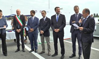 Autostrade svelati 2 totem commemorativi Salvini celebra i 100 anni della Milano Varese