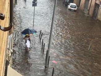 Bomba dacqua a Roma pioggia e vento forte strade allagate Foto