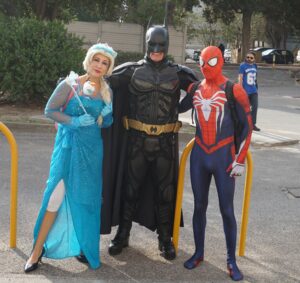 Elsa, Batman e Spiderman