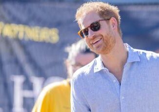 Harry e i 40 anni foto auguri compleanno tagliata per escludere Meghan