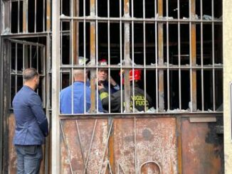 Incendio Milano richieste di denaro e ipotesi dolosa le indagini cosa sappiamo