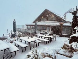 Maltempo neve di settembre sulle Dolomiti il paesaggio e da favola Video