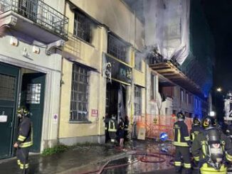 Milano incendio in un emporio cinese morti tre ragazzi