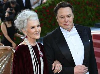 Musk e il gossip bufala su Meloni interviene la mamma di Elon Era con me