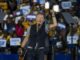 Bruce Springsteen sul palco per Kamala Harris Trump corre per diventare tiranno Video