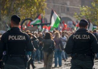 Corteo pro Palestina a Roma citta blindata 1.600 controllati 19 in questura